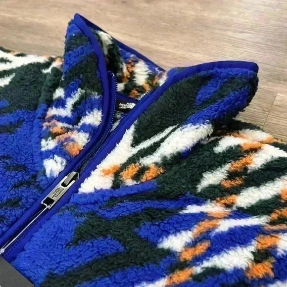 The North Face Girl’s Fleece Hoodie, Large (Size 12) - Picture 3 of 9